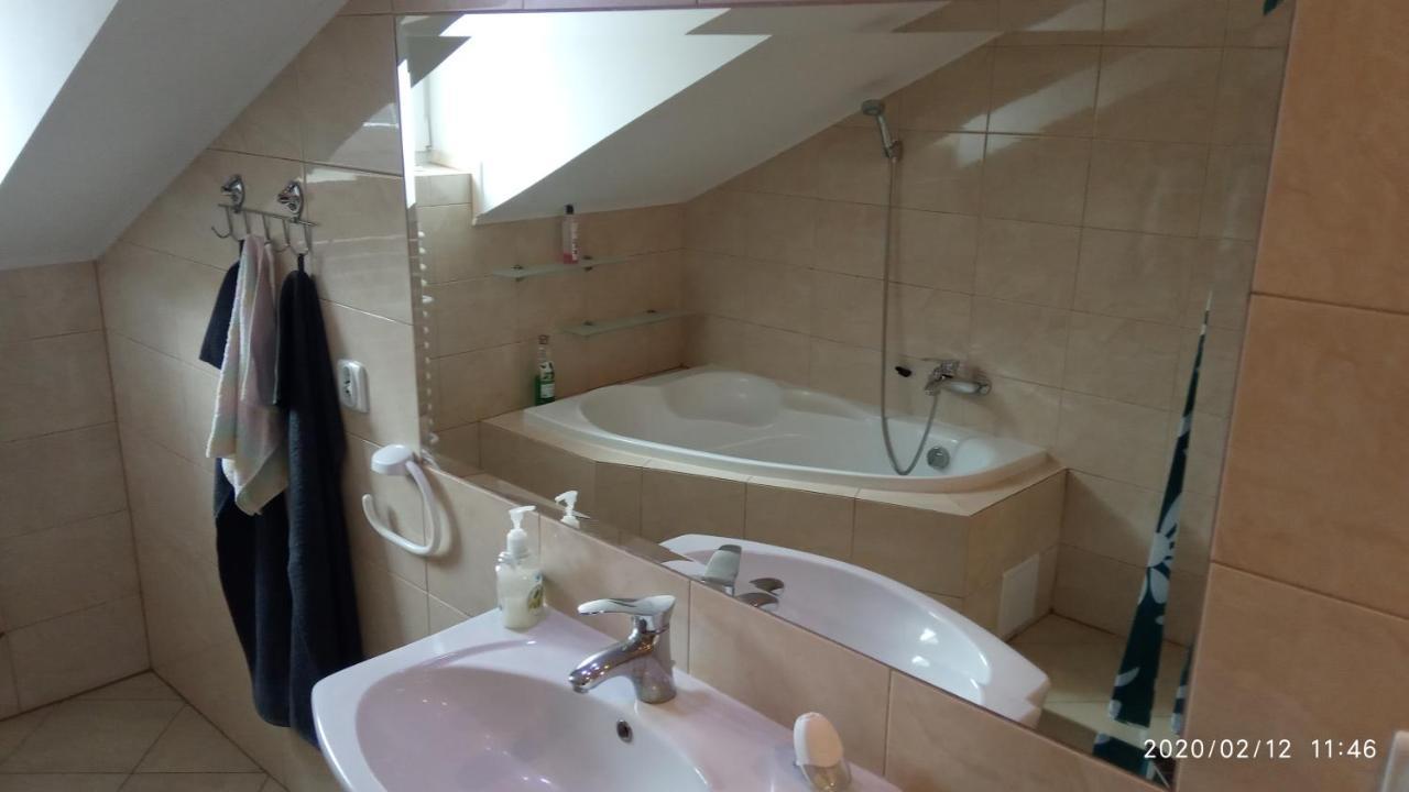 Apartament W Domu Na Wsi Tomaszów Lubelski Eksteriør bilde
