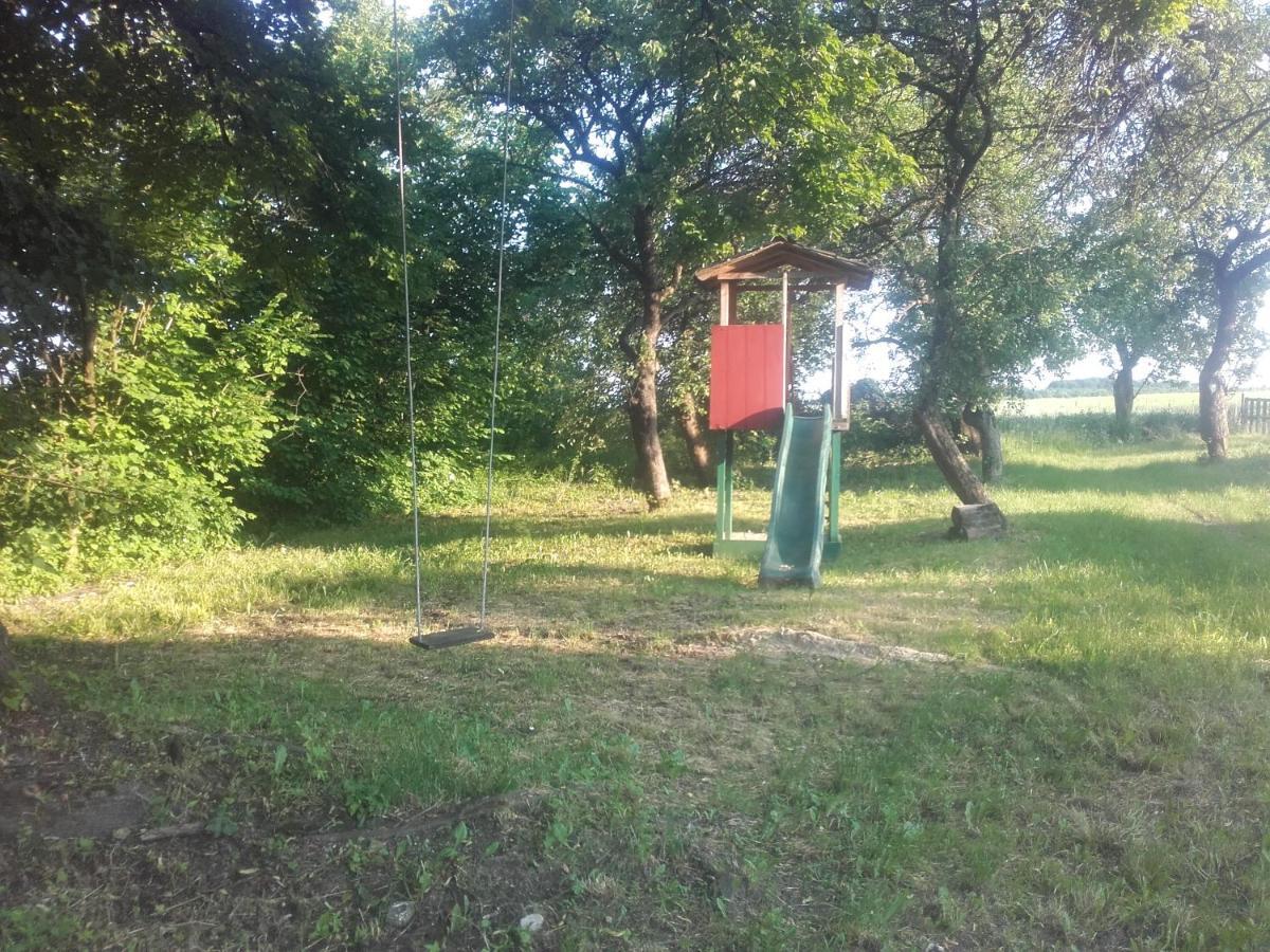 Apartament W Domu Na Wsi Tomaszów Lubelski Eksteriør bilde