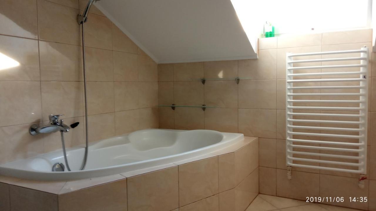 Apartament W Domu Na Wsi Tomaszów Lubelski Eksteriør bilde
